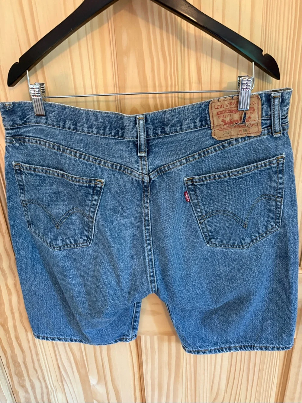 Levi’s Straight Fit Denim Shorts Jorts. Size 36.
